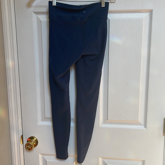 K navy blue design stretch leggings size small - Picture 5 of 6